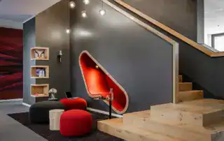 Goldbeck Treppe Lounge Objektausbau ullmann tischlerei Oldenburg Treppe Eiche mit eingelassener Liege ullmann tischlerei Oldenburg