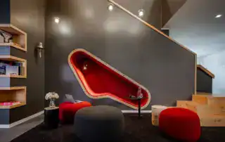 Goldbeck Treppe Lounge Objektausbau ullmann tischlerei Oldenburg Treppe Eiche mit eingelassener Liege ullmann tischlerei Oldenburg