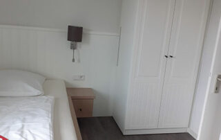 Bett mit Wandverkleidung,Hotel Mingers, Neuharlingersiel