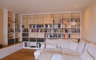 Einbauschrank, Bücherregal weiß mit Kirschbaum Einbauschrank, Bücherregal weiß mit Kirschbaum