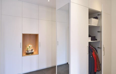 Einbauschrank, Flurschrank weiß mit Eiche massiv Einbauschrank, Flurschrank weiß mit Eiche massiv