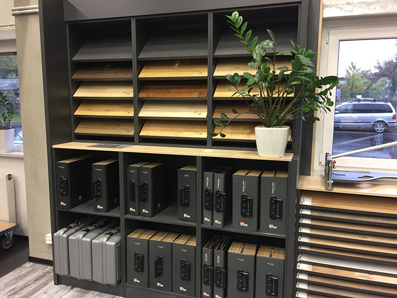 Katalog-und-Musterregale,-CMS-Gruppe-(9)