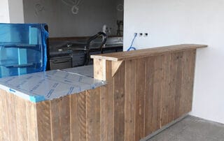 Tresenanlage mit Altholzverkleidung, Restaurant Westeroog, Wangerooge