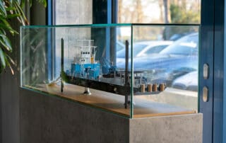 Vitrine Eiche_Beton_Glas, Ludwig Freytag GmbH & Co. KG, Oldenburg Vitrine Eiche_Beton_Glas, Ludwig Freytag GmbH & Co. KG, Oldenburg