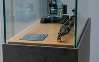 Vitrine Eiche_Beton_Glas 3 Vitrine Eiche_Beton_Glas, Ludwig Freytag GmbH & Co. KG, Oldenburg