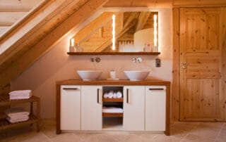 Waschtischunterschrank, Badunterschrank weiß mit Eiche massiv Waschtischunterschrank, Badunterschrank weiß mit Eiche massiv