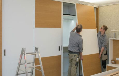 Einbau Kleiderschrank mit Schiebetüren Einbau Kleiderschrank mit Schiebetüren in der Ausstellung der ullmann tischlerei in Oldenburg